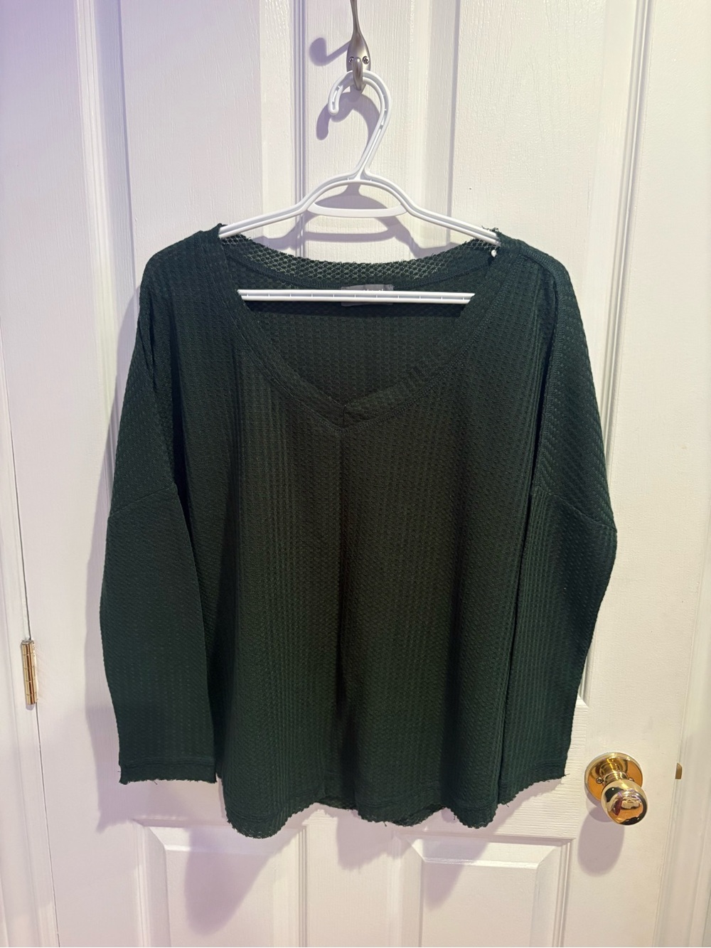 Relaxed V-Neck Waffle Knit Long Sleeve Top - Forest Green
